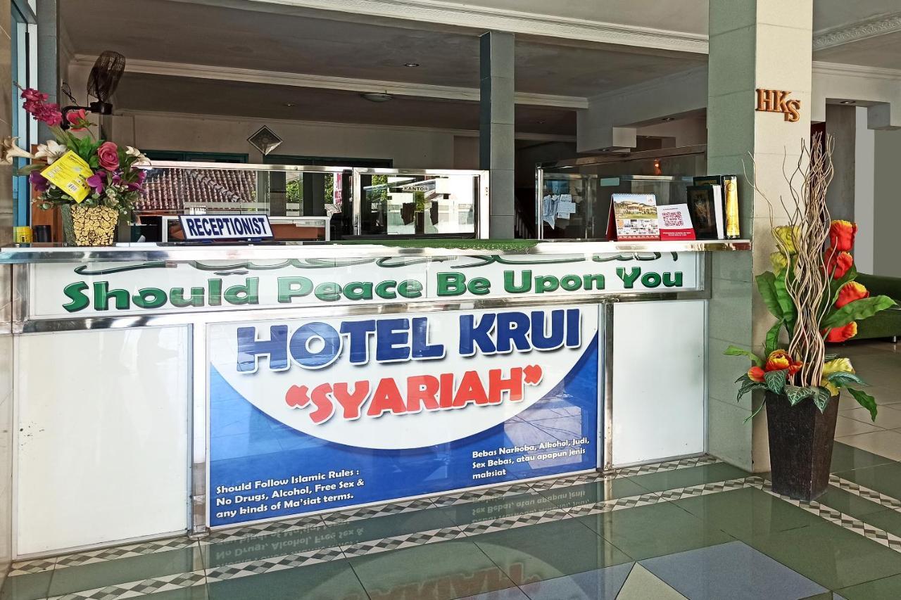Oyo 2611 Hotel Krui Syariah Exterior foto