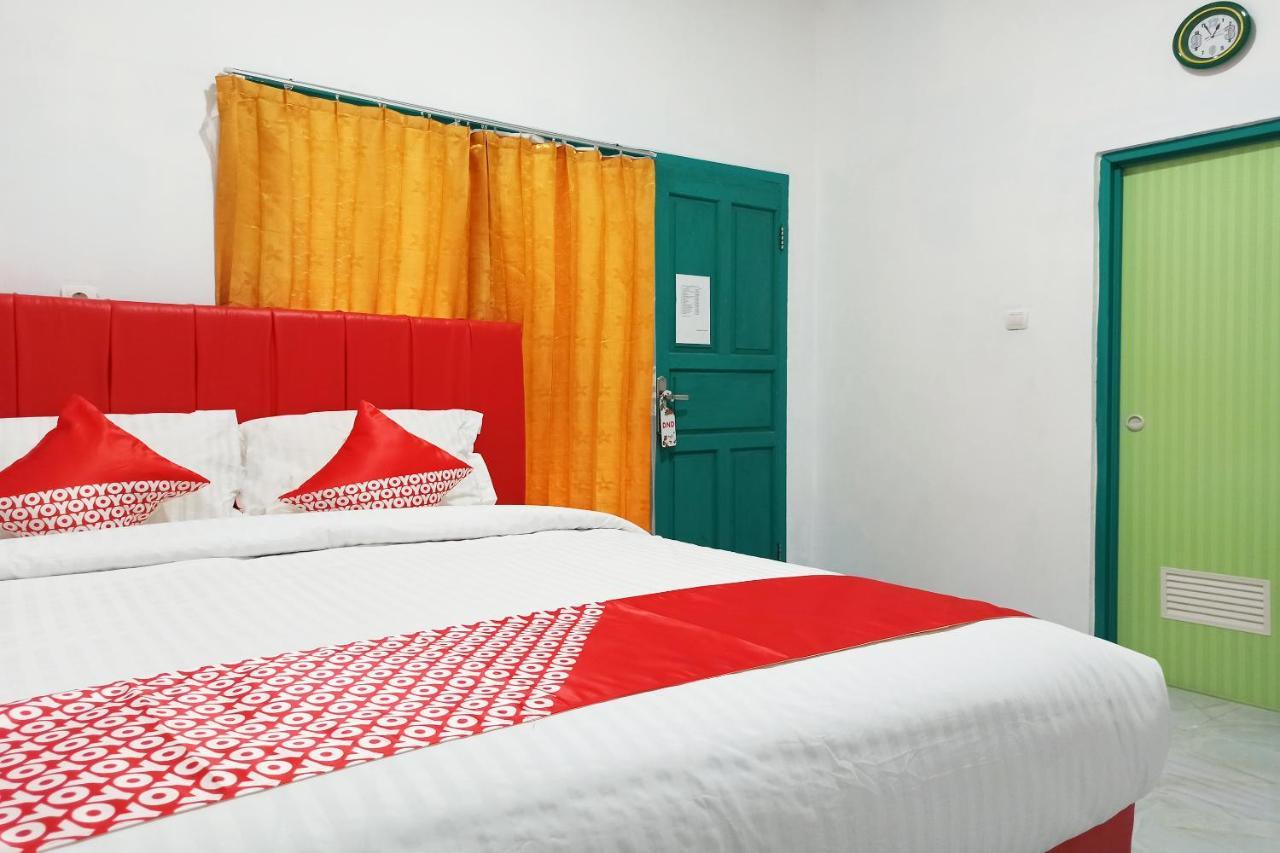 Oyo 2611 Hotel Krui Syariah Exterior foto
