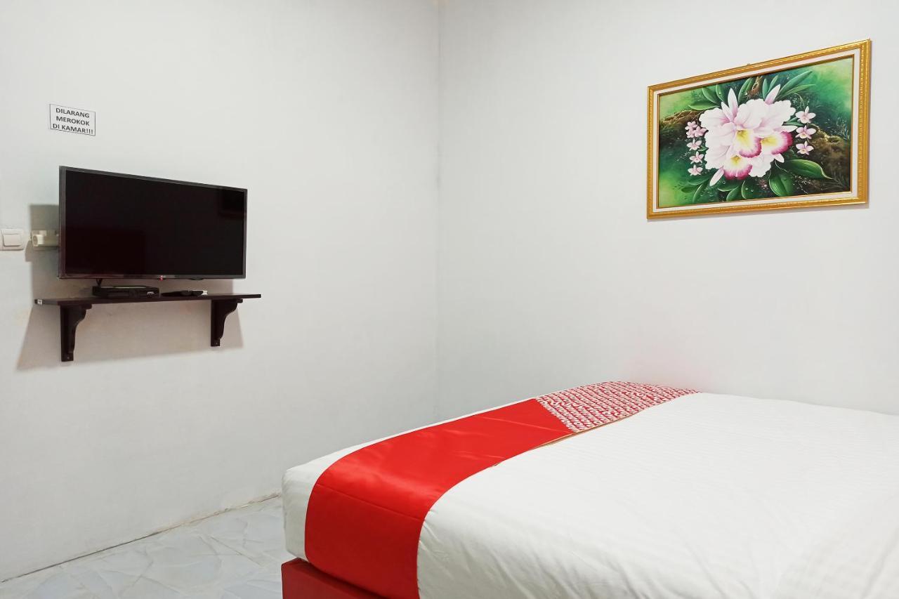 Oyo 2611 Hotel Krui Syariah Exterior foto