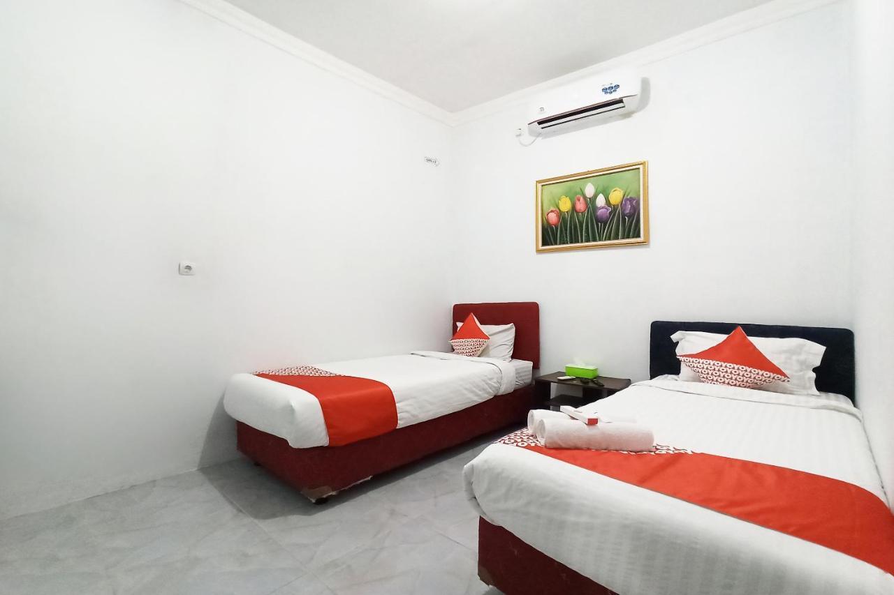 Oyo 2611 Hotel Krui Syariah Exterior foto
