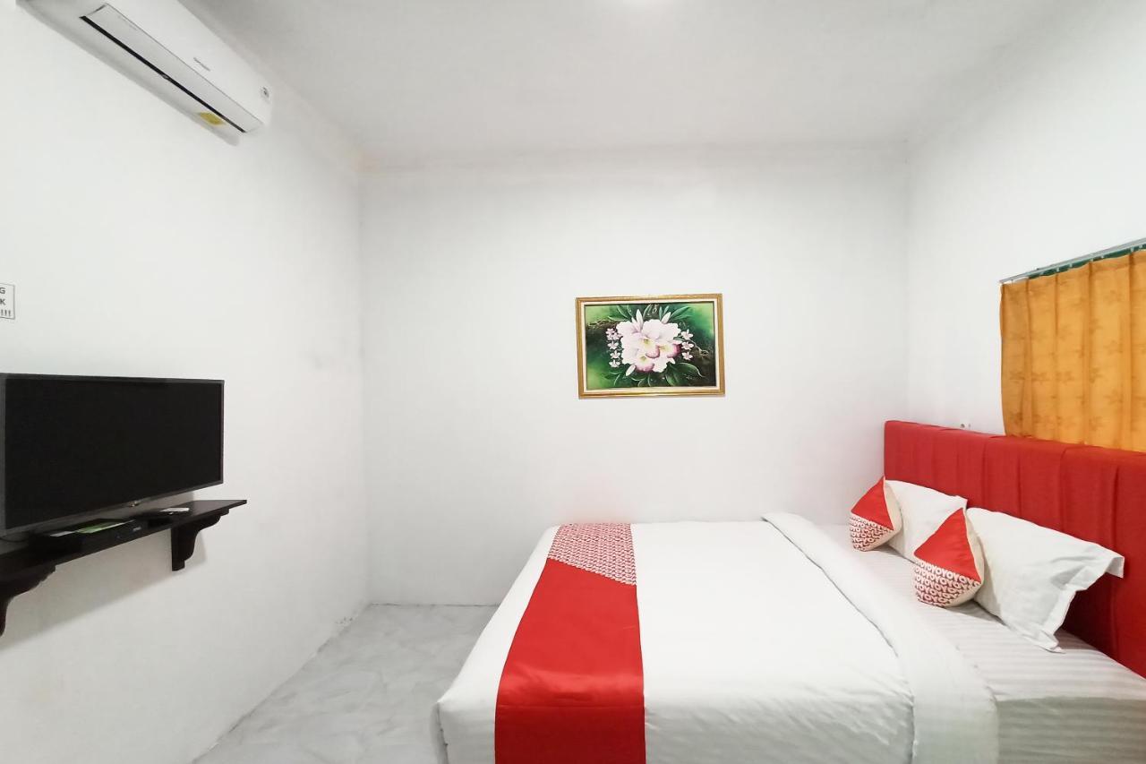 Oyo 2611 Hotel Krui Syariah Exterior foto